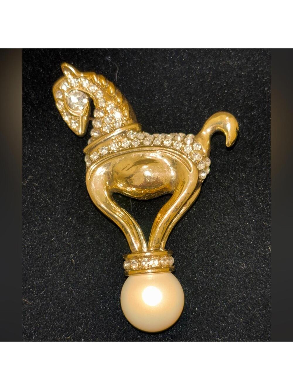 Elegant Gold Horse Brooch with Pearl Detail